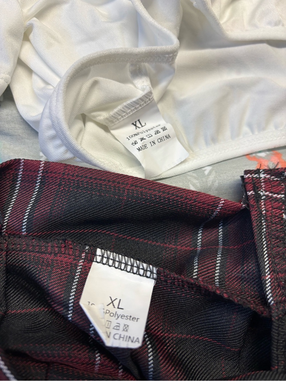 🍄Pleated Burgundy Plaid Mini Skirt and White Collar Crop Top - Picture 2 of 2